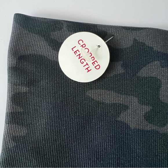 SPANX Black Camo Cropped Lamn Leggings S, M NWT - Picture 5 of 5